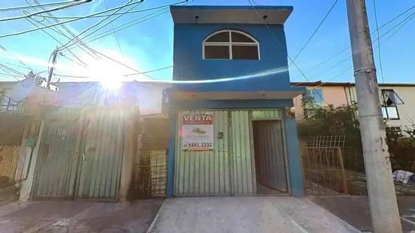 Casa amplia y bién iluminada con cochera