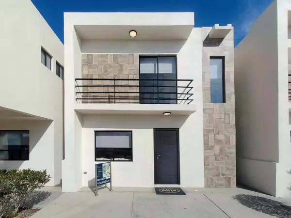 Casa en venta con recamara en planta baja en cerrada con amenidades .