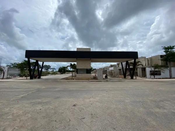 Casa en venta en Mérida Cholul a estrenar con Alberca