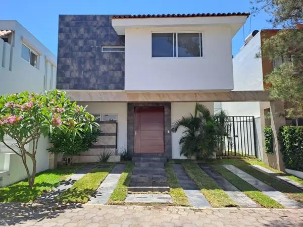 Casa en coto privado residencial con alta seguridad, Jacuzzi, terraza y Calentador Solar