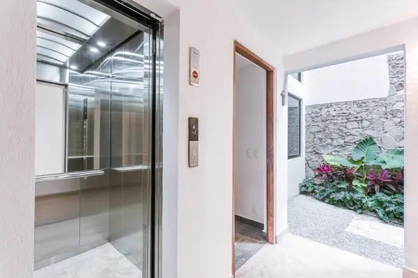 Departamento nuevo en venta en el centro de San Miguel de Allende Gto. con jardín