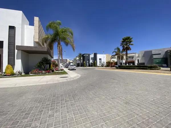 Priv. Real del monte. Casa residencial equipada en Zona plateada. Oportunidad
