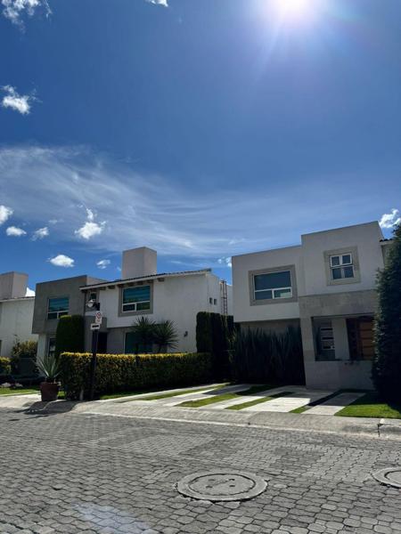 HERMOSA CASA EN EXCLUSIVO RESIDENCIAL CERCA IMSS METEPEC Y AV CODAGEM