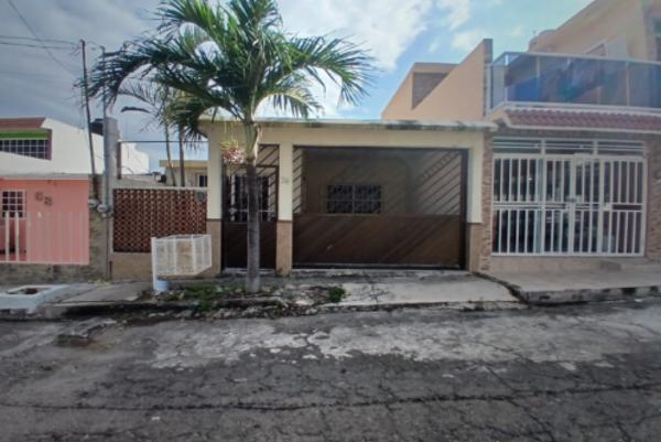 CASA DE ENTREGA INMEDIATA EN UNIDAD HABITACIONAL LAS BRISAS, SIERRA APIACAS, VERACRUZ