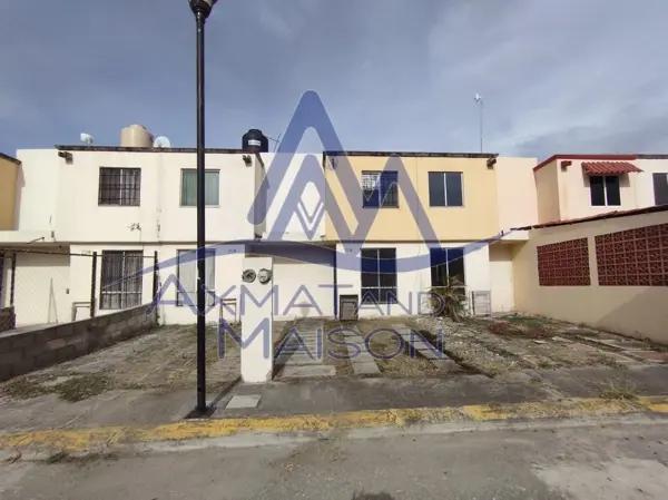 Casa En Venta En Lomas Del Manantial, Xochitepec, Morelos. Recuperación Bancaria. Jx71