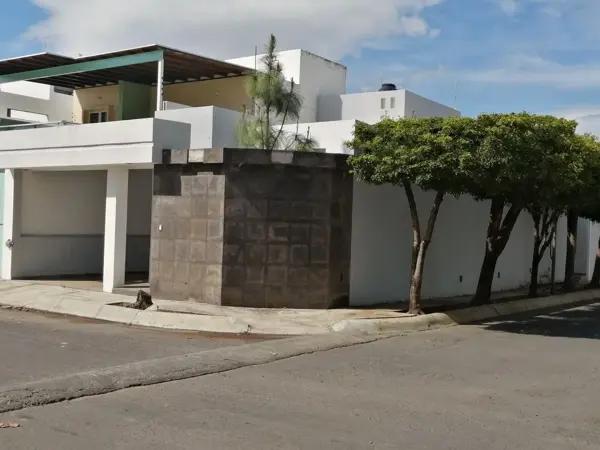 Oportunidad de Casa en Esquina en Venta en Villa de Álvarez, Colima