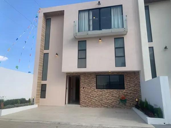 EXCLUSIVA CASA EN VENTA DE 3 RECAMARAS, JARDIN,  EN PRIVADA DE 10 LOTES  CERCA DEL MERCADO DE FLORES