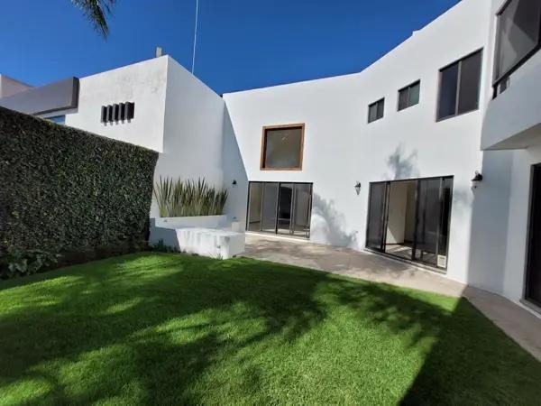 Renta casa amplia con jardín, Cluster 222A, Lomas de Angelópolis 1 Renta casa amplia con jardín, Cluster 222A, Lomas de Angelópolis 1