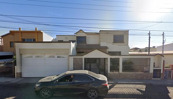 Casa en venta en Valle Dorado, Ensenada, Baja California