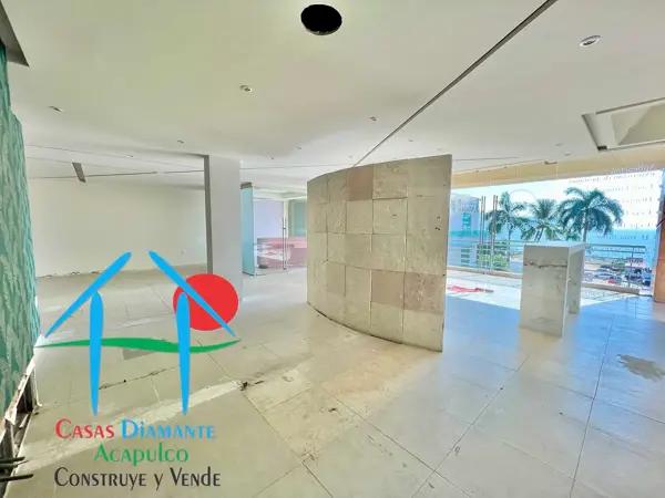 Local en Plaza Arrecife, con diseño flexible. Ideal para consultorios u oficinas