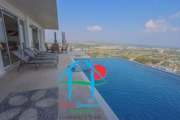 Casa en venta con vista al mar y alberca privada