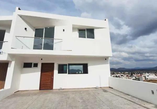 CASA EN VENTA EN FRACC. RIO ALTOZANO, MORELIA