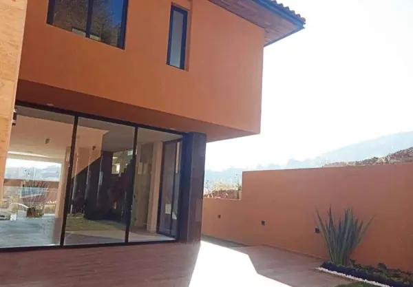 CASA RESIDENCIAL EN VENTA EN CLUB Y DENTRO DEL CAMPO DE GOLF ALTOZANO, MORELIA CASA RESIDENCIAL EN VENTA EN CLUB Y DENTRO DEL CAMPO DE GOLF ALTOZANO, MORELIA