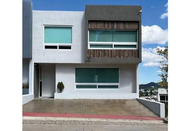 CASA EN VENTA EN RIO ALTOZANO, MORELIA