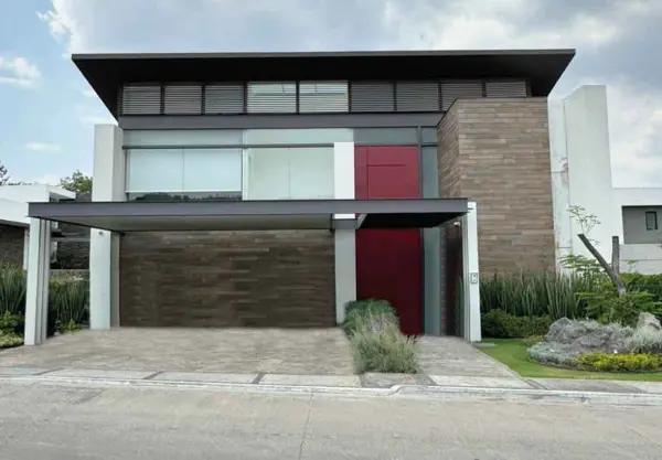 CASA RESIDENCIAL EN VENTA EN EL CLUB Y DENTRO DEL CAMPO DE GOLF TRES MARIAS