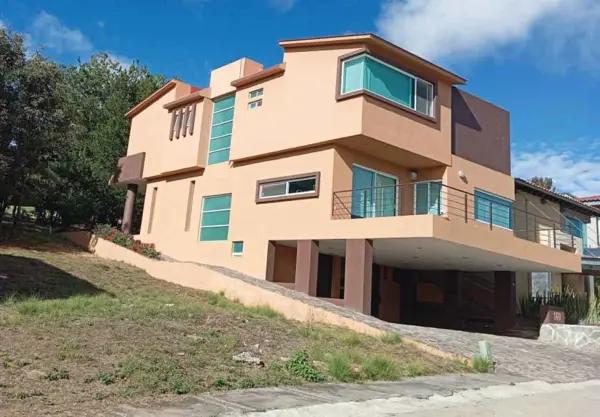 CASA EN VENTA EN CLUB Y DENTRO DEL CAMPO DE GOLF ALTOZANO, MORELIA