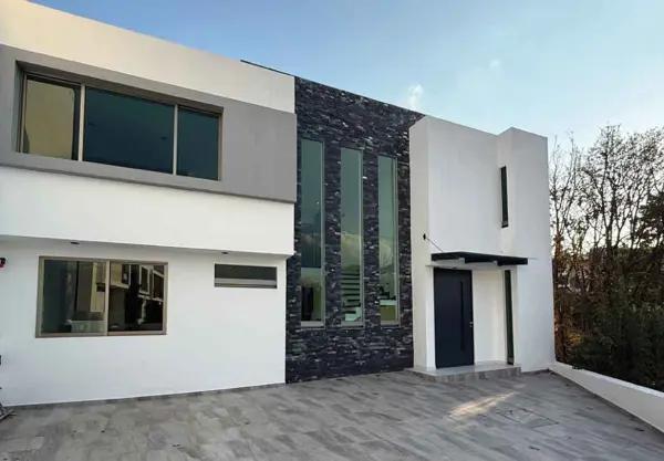 CASA CON SOTANO EN VENTA EN VISTAS ALTOZANO, MORELIA