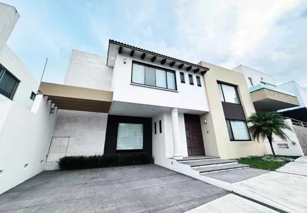 CASA EN VENTA EN FRACC. CIRCUITO DE ACONCAGUA ALTOZANO, MORELIA