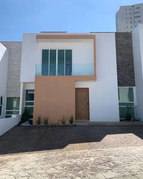 CASA EN VENTA EN ALTOZANO, MORELIA