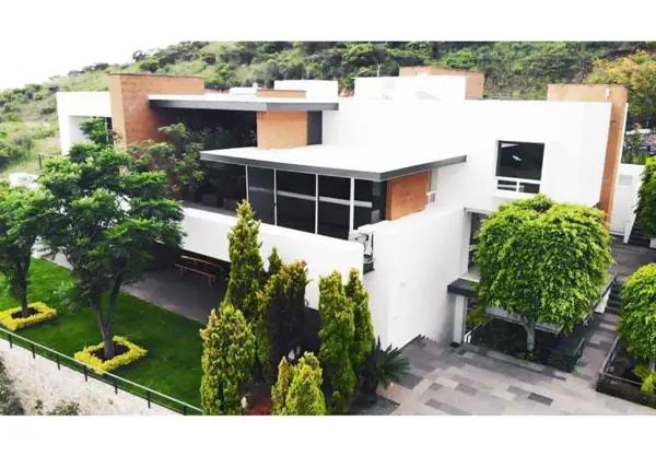CASA RESIDENCIAL EN VENTA EN CLUB Y DENTRO DEL CAMPO DE GOLF TRES MARIAS MORELIA