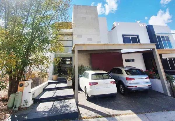 CASA EN VENTA EN VALLE DE ALTOZANO, MORELIA