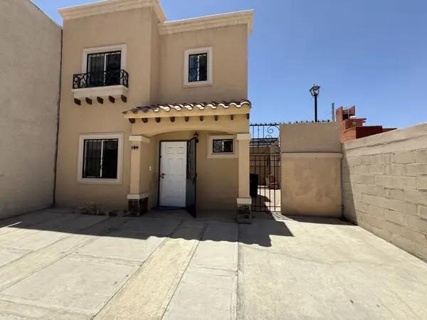 Hermosa casa en esquina, con protecciones y equipamiento. Hermosa casa en esquina, con protecciones y equipamiento.