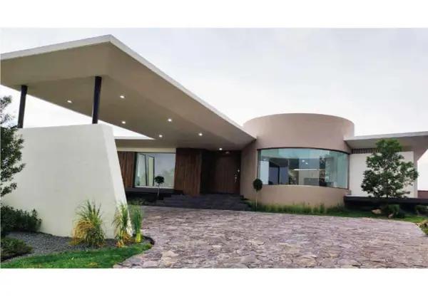 CASA DE UNA PLANTA EN VENTA EN EL CLUB Y DENTRO DEL CAMPO DE GOLF TRES MARIAS CASA DE UNA PLANTA EN VENTA EN EL CLUB Y DENTRO DEL CAMPO DE GOLF TRES MARIAS
