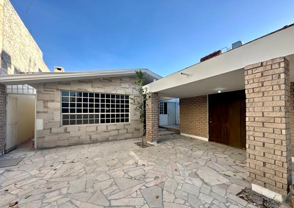 Casa en Venta en San Isidro, Torreón - Amplios Espacios y Excelente Ubicación Casa en Venta en San Isidro, Torreón - Amplios Espacios y Excelente Ubicación