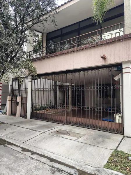 CASA EN VENTA EN BOSQUES DE LAS CUMBRES.