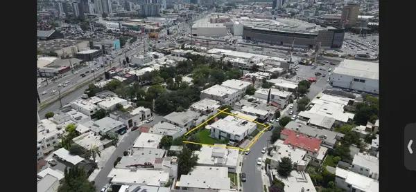 TERRENO CON CASA/ USO DE SUELO D8