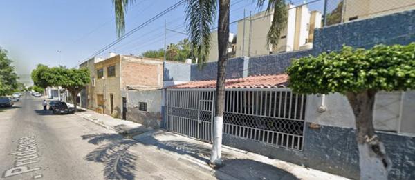 VENDO CASA EN INFONAVIT ESTADIO, GDL-JAL