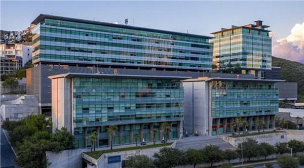 OFICINA EN VENTA/RENTA EN VALLE ORIENTE