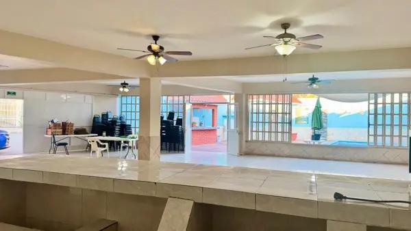 Quinta con salón y alberca ACREDITADA , en venta DE OPORTUNIDAD