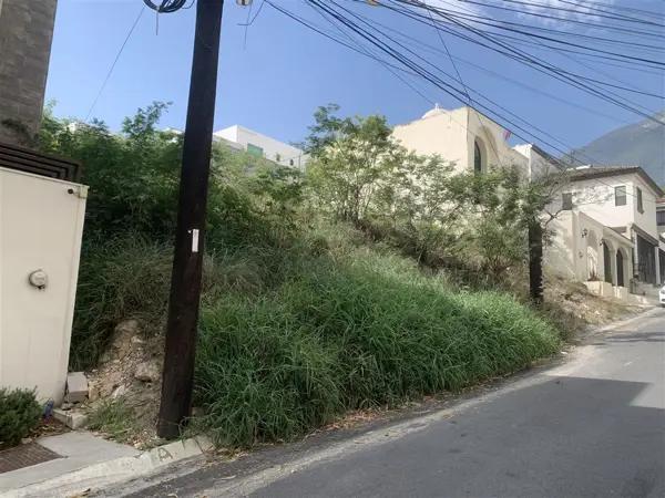 TERRENO EN VENTA EN CUMBRES 5TO SECTOR