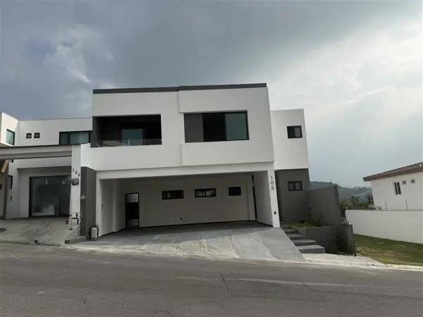 CASA EN VENTA EN  CARRETERA NACIONAL MILAGROS DE VALLE ALTO