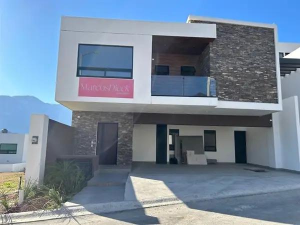 CASA EN VENTA EN BOSQUES DE LAS MISIONES CASA EN VENTA EN BOSQUES DE LAS MISIONES