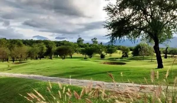 TERRENO CAMPESTRE EN VENTA DENTRO DE CAMPO DE GOLF EN ALLENDE