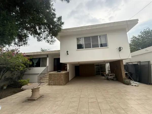 CASA EN VENTA EN LA ROMA