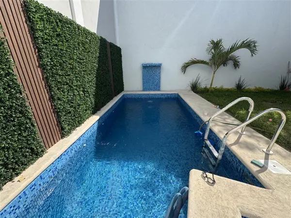 CASA EQUIPADA Y AMUEBLADA EN VENTA EN CONTRY, MONTERREY, 4 RECÁMARAS, ALBERCA Y 12 PANELES SOLARES