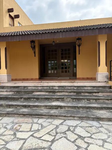 VILLA EN VENTA EN MTY CERCA DEL URO VILLA EN VENTA EN MTY CERCA DEL URO