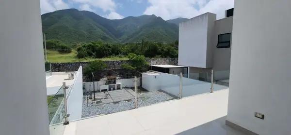 CASA EN VENTA  LOS CRISTALES CARRETERA NACIONAL