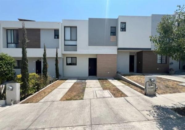 CASA EN FRACCIONAMIENTO ZÁKIA