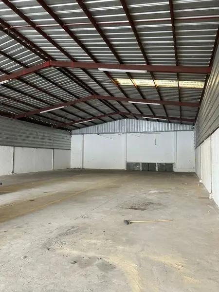 BODEGA COMERCIAL EN RENTA SOBRE LA AVENIDA ITZAES EN MÉRIDA YUCATÁN