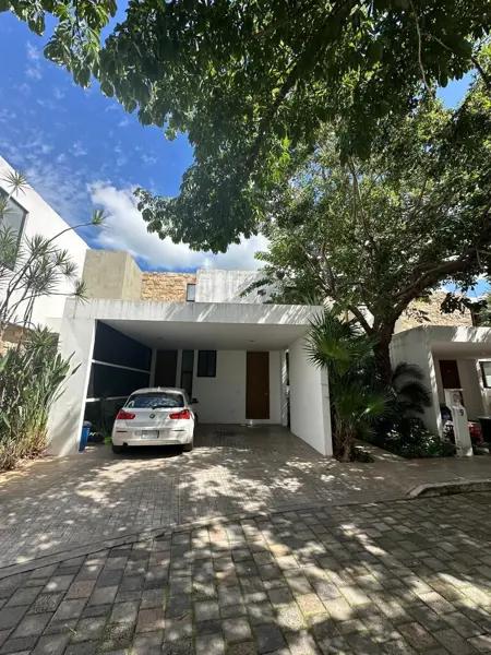 Renta de casa en privada, 3 recámaras, alberca, Temozon Renta de casa en privada, 3 recámaras, alberca, Temozon