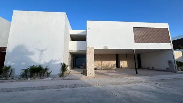 CASA EN VENTA EN MERIDA, XCANATUN MODELO 562
