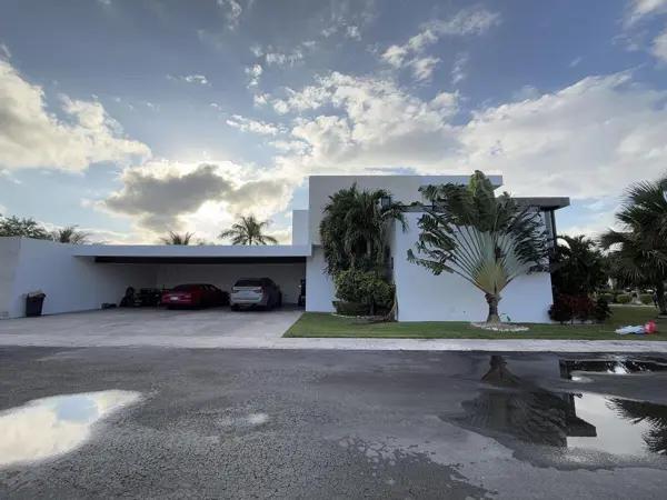 Residencia de Lujo en Privada con Amenidades – Norte de Mérida Residencia de Lujo en Privada con Amenidades – Norte de Mérida