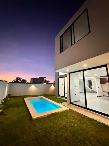 EN VENTA CASA NUEVA EN FRACCIOANMIENTO PRIVADO EN TEMOZÓN, MERIDA