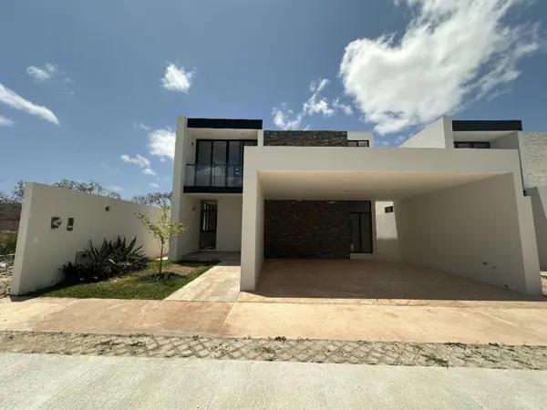 CASA EN VENTA EN MERIDA PRIVADA CON AMENIDADES. CHOLUL