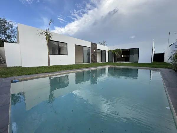 CASA EN VENTA DE UNA SOLA PLANTA EN JARDINES DEL LA REJOYADA CASA EN VENTA DE UNA SOLA PLANTA EN JARDINES DEL LA REJOYADA