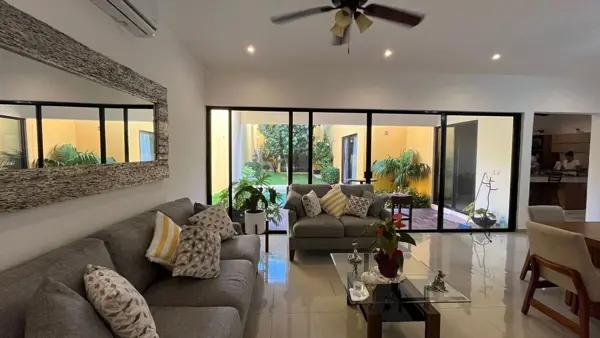 HERMOSA CASA DE UN PISO EN VENTA EN MERIDA YUCATAN.
